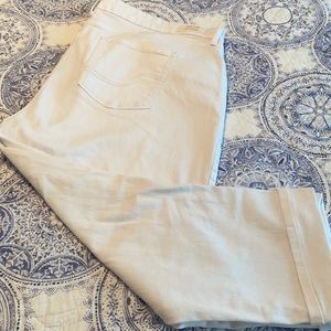 Signature Levi Strauss Cuffed Capri